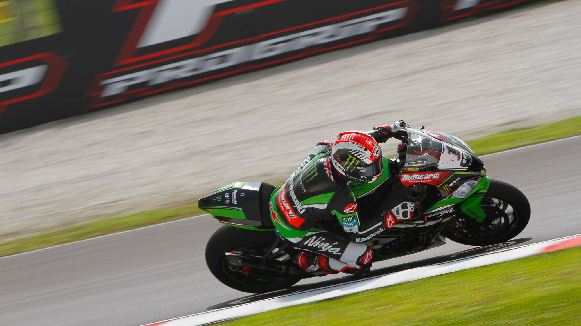 Neal Sykes Racing Sykes Strikes in Race 1