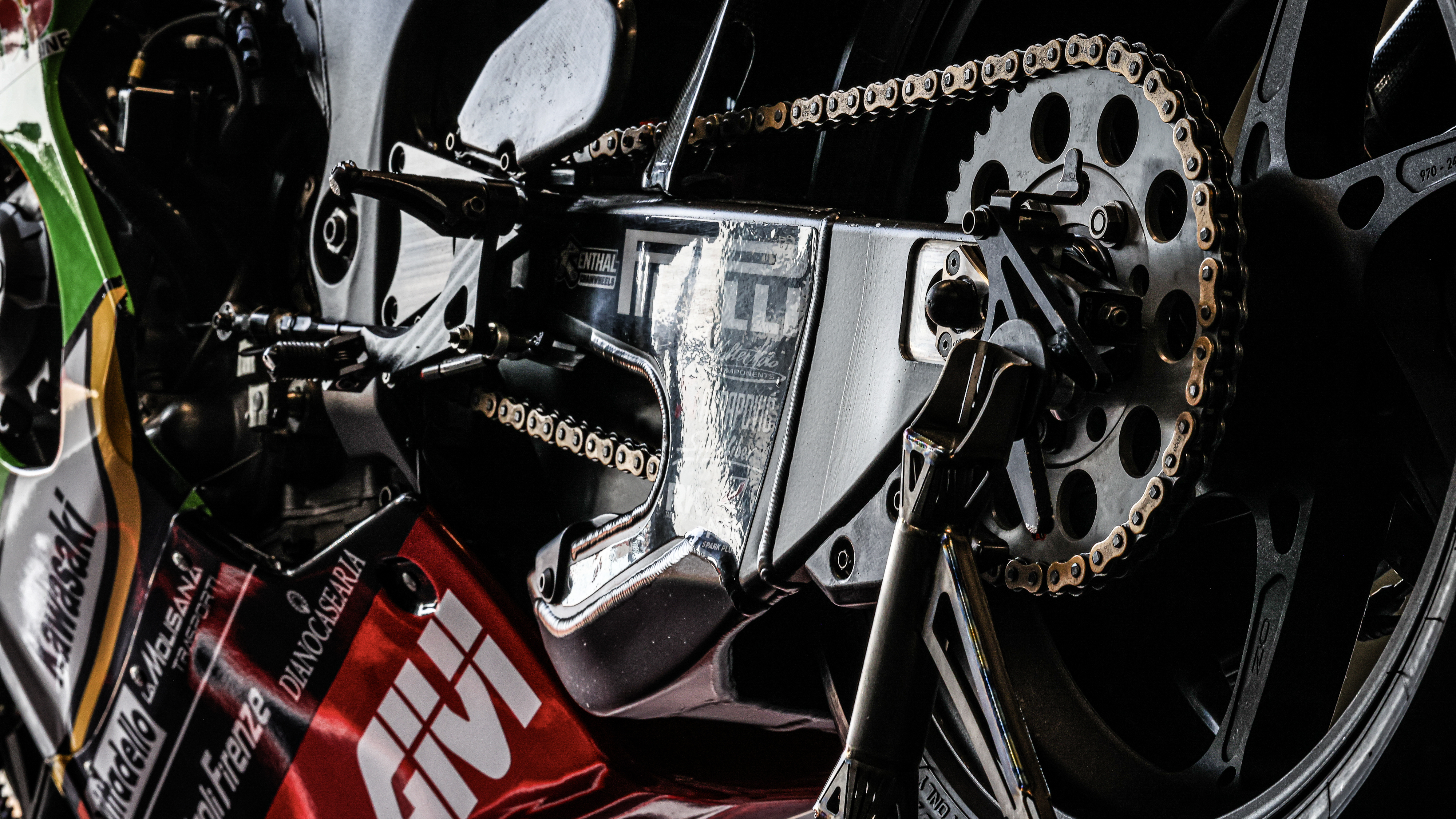 TECH GALLERY: take a deep dive into the 2025 Kawasaki ZX-10RR machine
