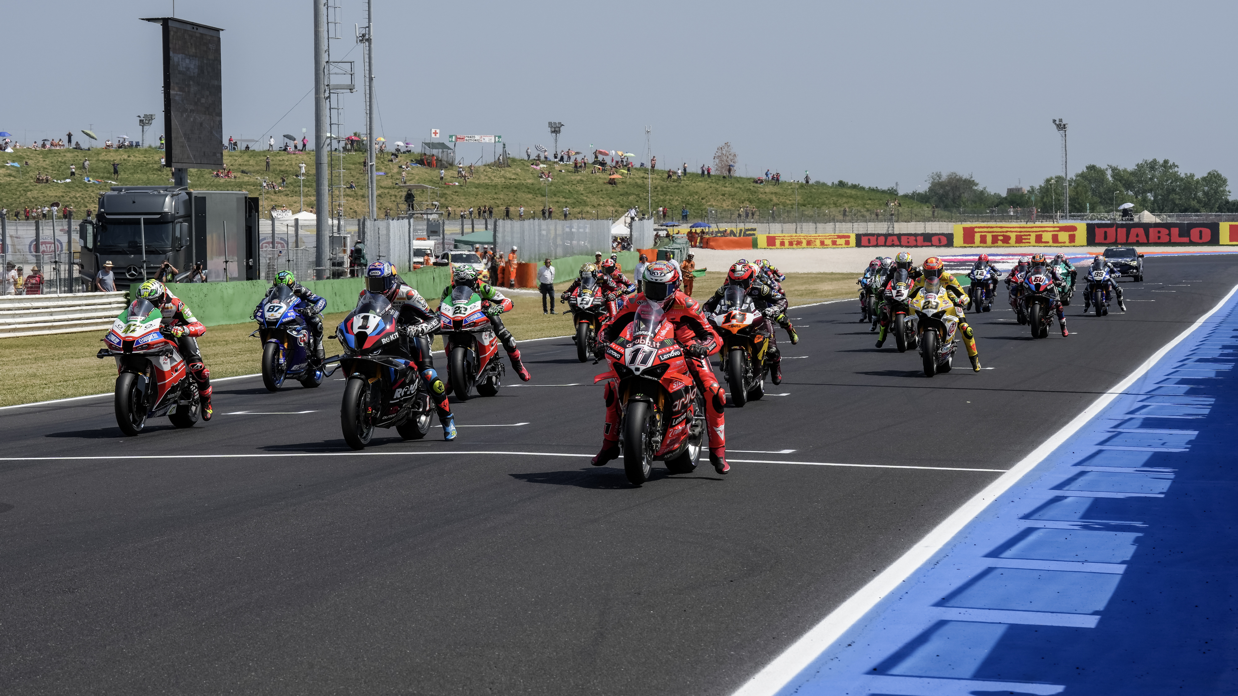 Watch FULL SUPERPOLE RACE: 10 laps of drama as the Championship battle ...