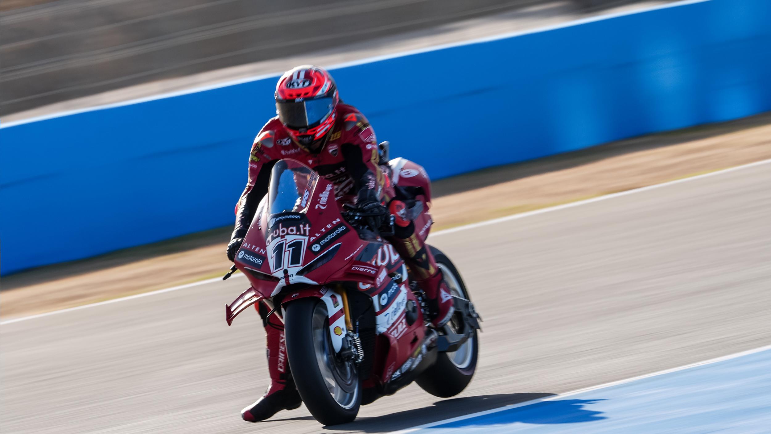 Bulega beats Sam Lowes to P1 in WorldSBK FP1, Lecuona completes top three
